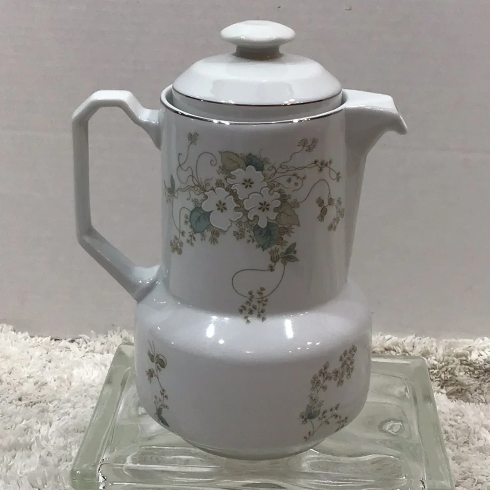 Porcelana Real Brasil white blossom tea pot